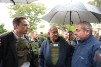 Έλον Μασκ: Επισκέφθηκε κιμπούτς στο Ισραήλ που δέχθηκε επίθεση από τη Χαμάς