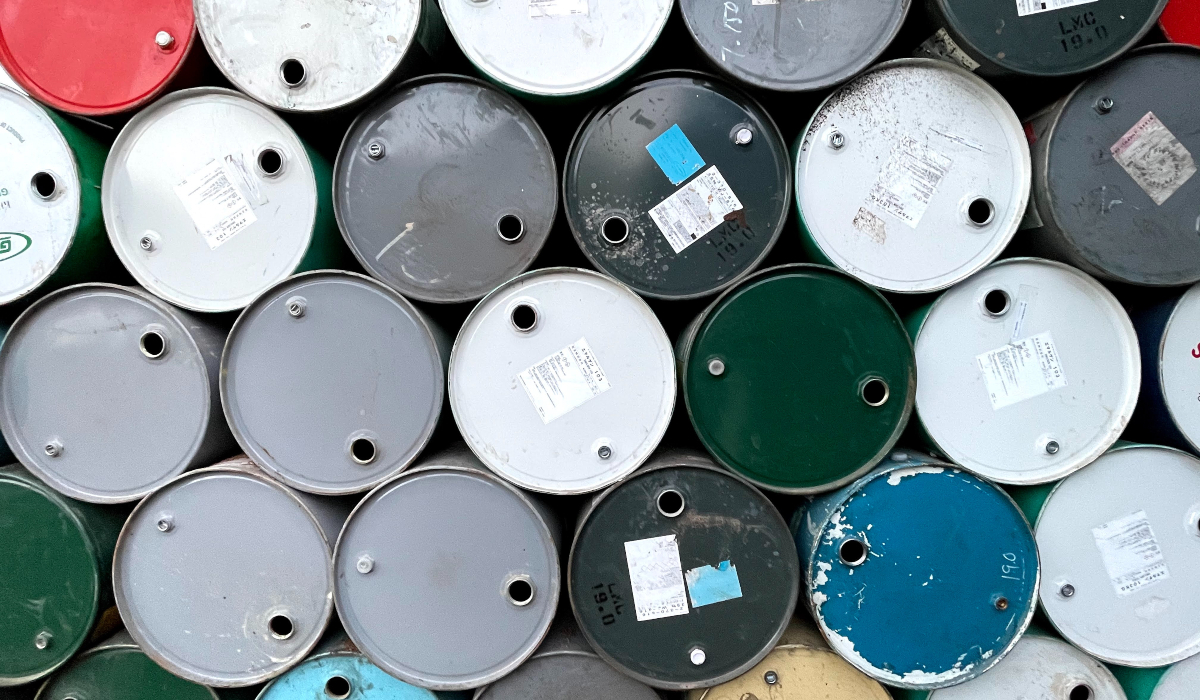 Υποχωρούν οι τιμές του αργού πετρελαίου, ενόψει ανακοινώσεων Μπάιντεν