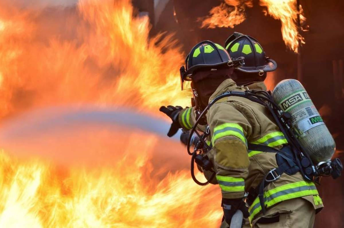 Πυρκαγιά σε διαμέρισμα στη Δάφνη - Απεγκλωβίστηκαν σώες δύο ηλικιωμένες και ένα κοριτσάκι