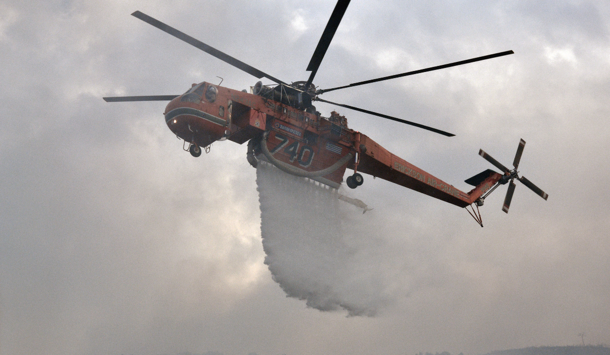 Νέα φωτιά τώρα στον Ασπρόπυργο - Σηκώθηκε ελικόπτερο