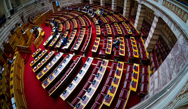Πέρασε με τις ψήφους των 158 βουλευτών της ΝΔ το νομοσχέδιο για τα «κόκκινα δάνεια»