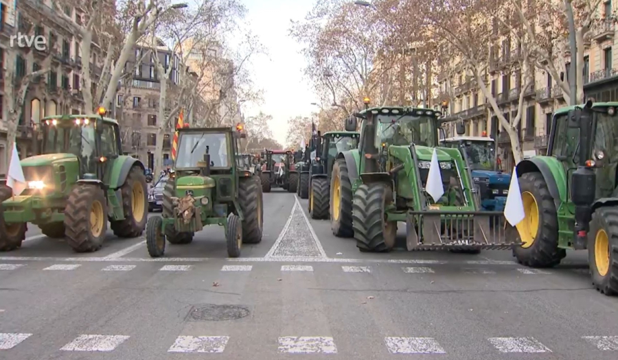Ισπανία: Οι αγρότες «κατέλαβαν» τις πόλεις - Μπλόκα με τρακτέρ σε κεντρικούς δρόμους