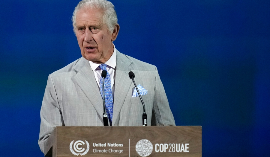 Βασιλιάς Κάρολος: Πήγε στην COP28 φορώντας γραβάτα με ελληνική σημαία - Το τετ α τετ με τον Σούνακ