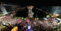 Πλήθος κόσμου και μεγάλο πάθος στην συγκέντρωση του ΣΥΡΙΖΑ στην Αθήνα (Φωτο - Βίντεο)
