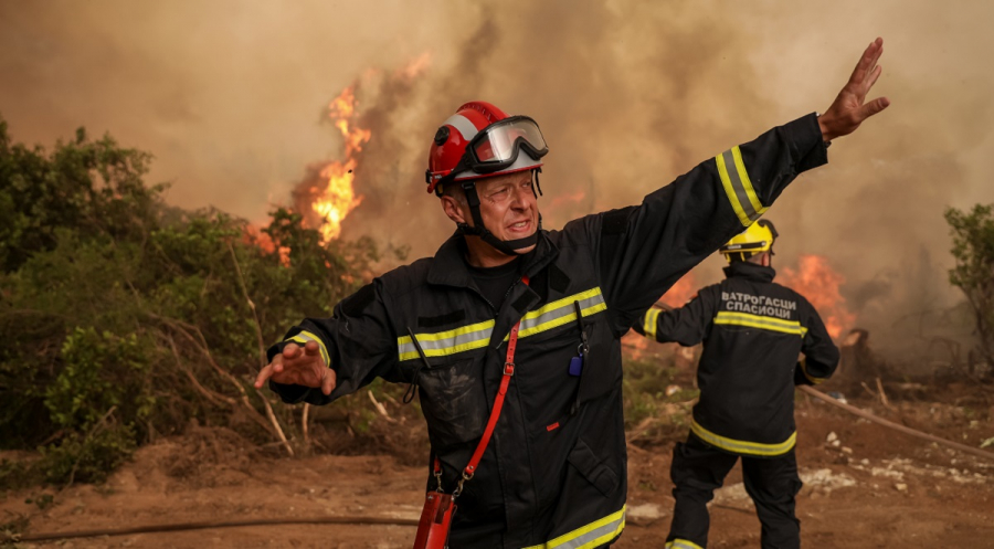 Σπίρτζης: Απειλούν με ΕΔΕ, πυροσβέστες που πάλεψαν στη Β. Εύβοια