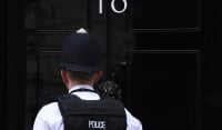 Συναγερμός στο Λονδίνο: Συνελήφθη ένοπλος κοντά στην κατοικία του Μπόρις Τζόνσον