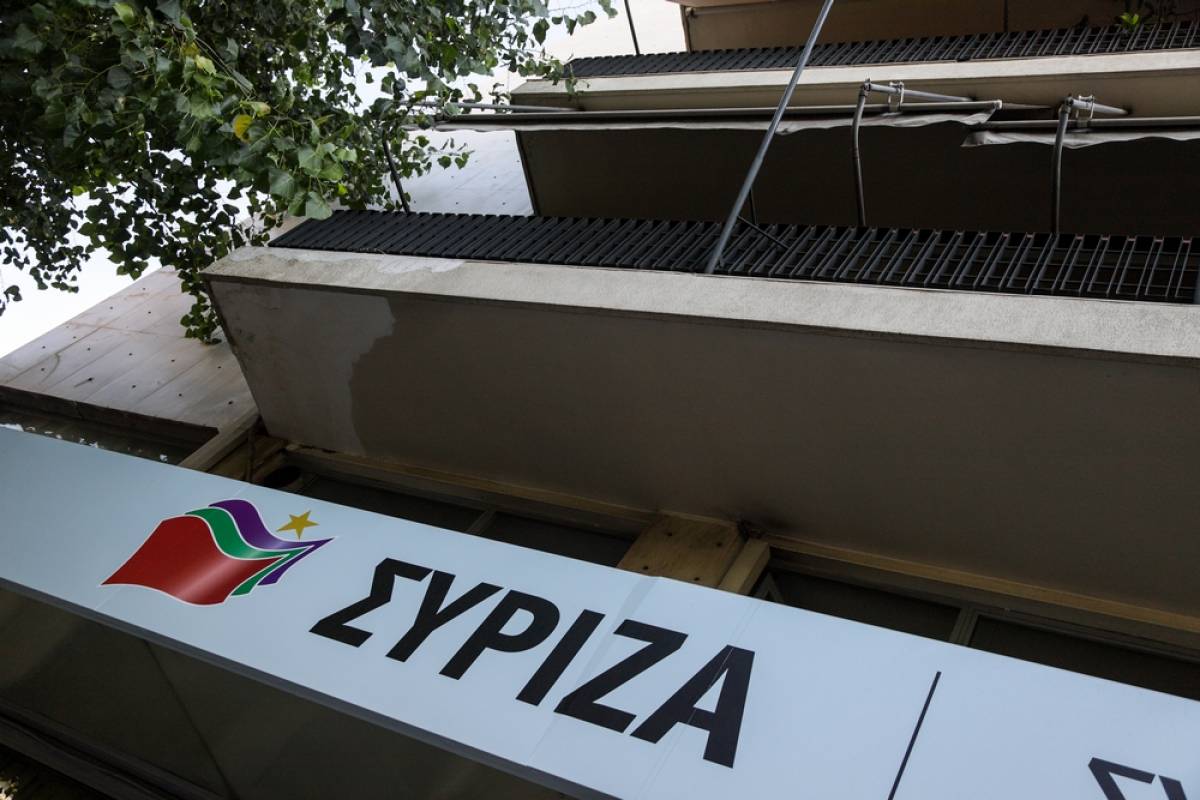 Παραίτητη Πέτσα ζητά ο ΣΥΡΙΖΑ για λεφτά «σε ανύπαρκτα site» - Τι απαντά ο Πέτσας