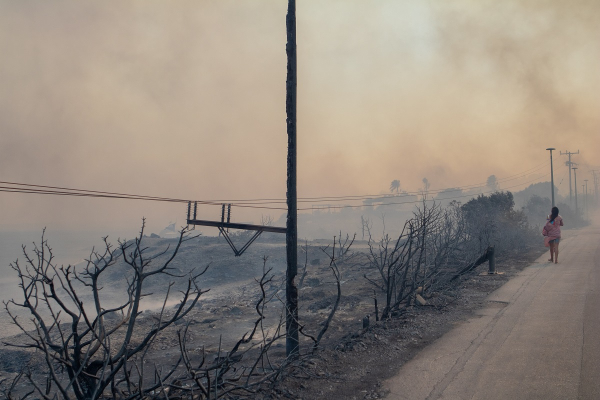 Φωτιά στη Ρόδο: Εικόνες που κόβουν την ανάσα - Ανείπωτη η καταστροφή στο νησί (Βίντεο)