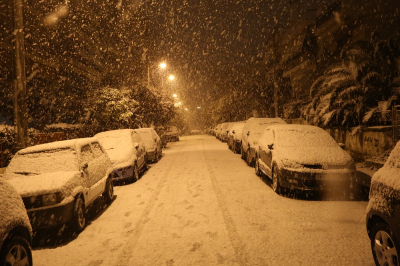 Live τα χιόνια στην Αθήνα: Πυκνές χιονοπτώσεις την Τρίτη φέρνει η Μήδεια, προσοχή στον «μαύρο πάγο»