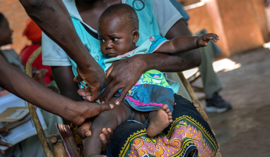Ελονοσία: Το εμβόλιο που θα σώσει δεκάδες χιλιάδες ζωές σε 12 αφρικανικές χώρες