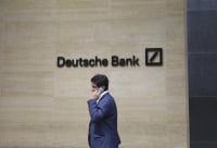 Έκτακτη σύσκεψη στις ΗΠΑ για τις τράπεζες - Παρέμβαση Σολτς για Deutsche Bank