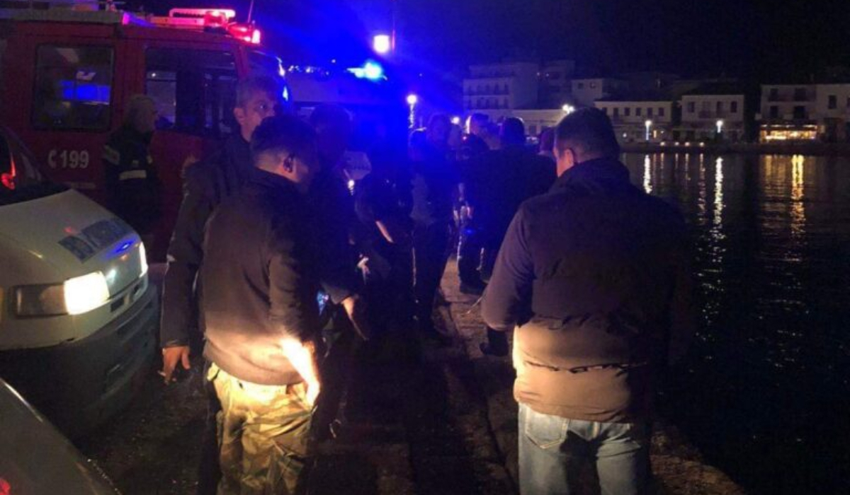 Μεσσηνία: Αυτοκίνητο έπεσε στο λιμάνι της Πύλου - Χωρίς τις αισθήσεις του ανασύρθηκε άνδρας