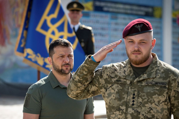 Μαζικές καρατομήσεις από Ζελένσκι για διαφθορά: Απολύει όλους τους στρατιωτικούς επιτρόπους