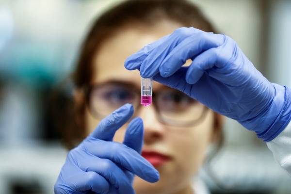 Κορονοϊός: Η Βρετανία ξεκινά δοκιμές εμβολίου σε άνθρωπο την Πέμπτη