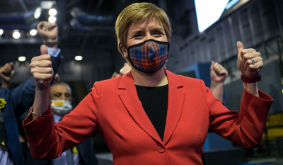 Πρωθυπουργός Σκωτίας: Οι μάσκες μπορεί να είναι απαραίτητες για χρόνια