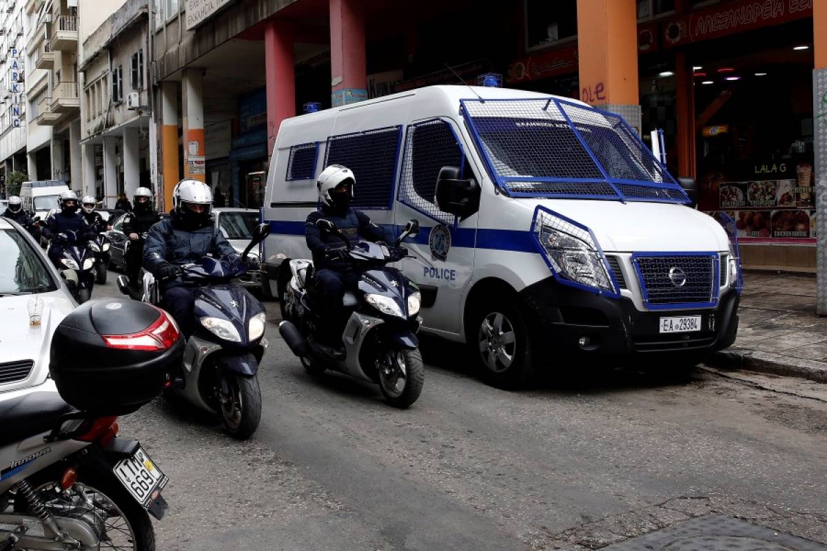 Κορονοϊός στην Ελλάδα: Αναστέλλονται οι άδειες όλων των αστυνομικών