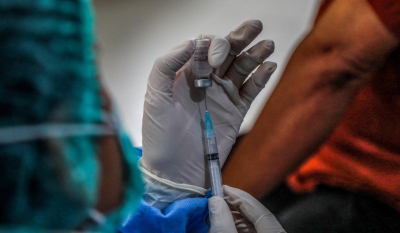 Κορονοϊός: Παγκόσμιο κίνημα νοσηλευτών κατά όσων μπλοκάρουν την άρση της πατέντας των εμβολίων
