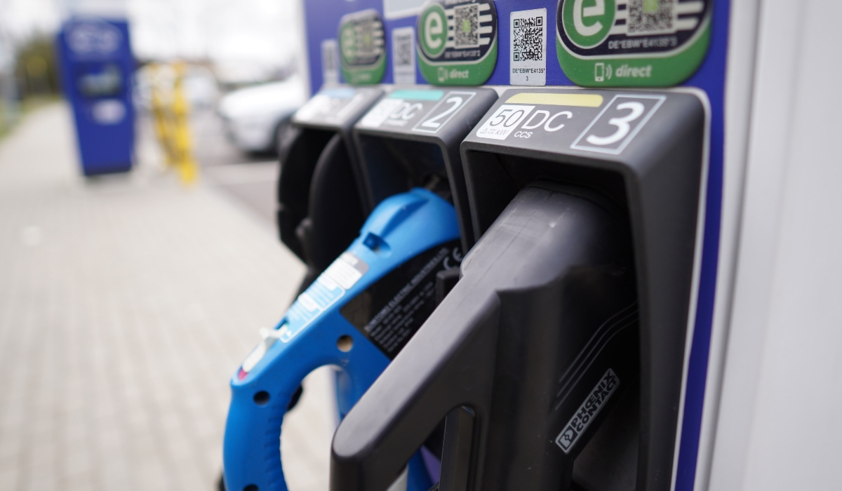 Η Ιρλανδία δείχνει τον δρόμο: Μειώνει τον ειδικό φόρο στη βενζίνη