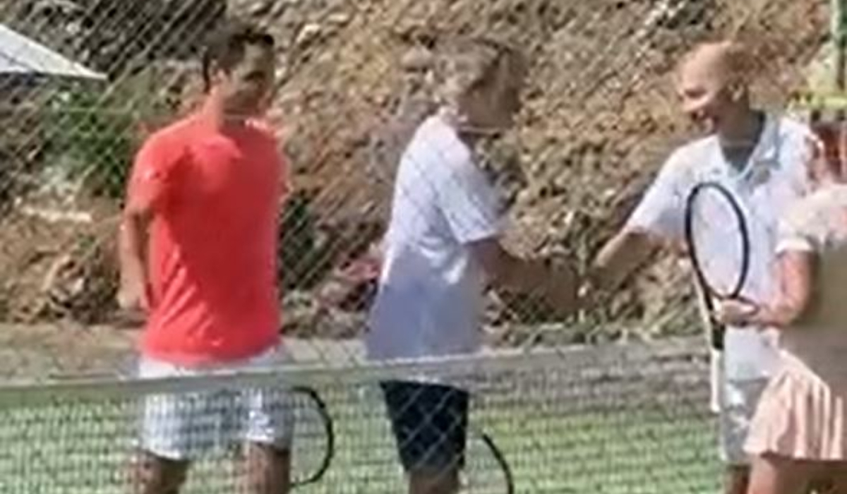 Ρότζερ Φέντερερ και Μπερνάρ Αρνό συμπαίκτες σε αγώνα τένις (Βίντεο)