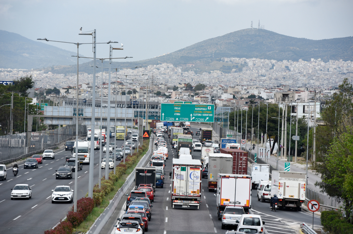 Κίνηση στους δρόμους: «Χάος» στον Κηφισό και στο κέντρο της Αθήνας - Καθυστερήσεις στην Αττική οδό