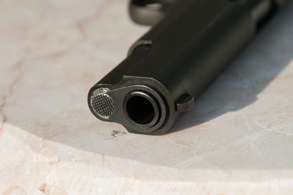 Σοκ στις ΗΠΑ: 2χρονος βρήκε το πιστόλι του πατέρα του και τον σκότωσε