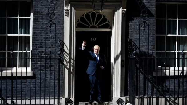 Βρετανία: Οι Συντηρητικοί επιδιώκουν να επισπεύσουν τη κούρσα διαδοχής του πρωθυπουργού Μπόρις Τζόνσον
