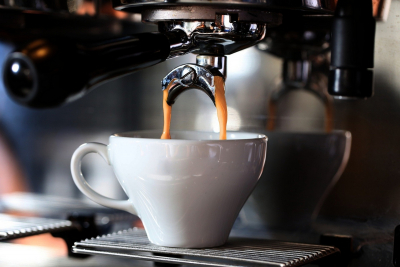 Ακριβότερος ο καφές σε πλαστικό ποτήρι από την Πρωτοχρονιά