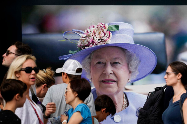 Ένας χρόνος από τον θάνατο της βασίλισσας Ελισάβετ - Κανονιοβολισμοί στο Λονδίνο