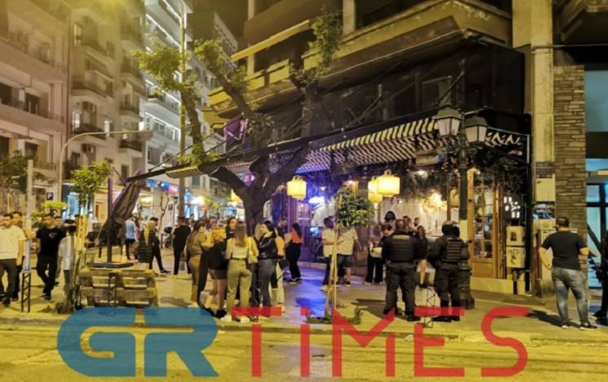 Θεσσαλονίκη: Ουρές και συνωστισμός για take away ποτά - Επέμβαση της ΕΛ.ΑΣ.