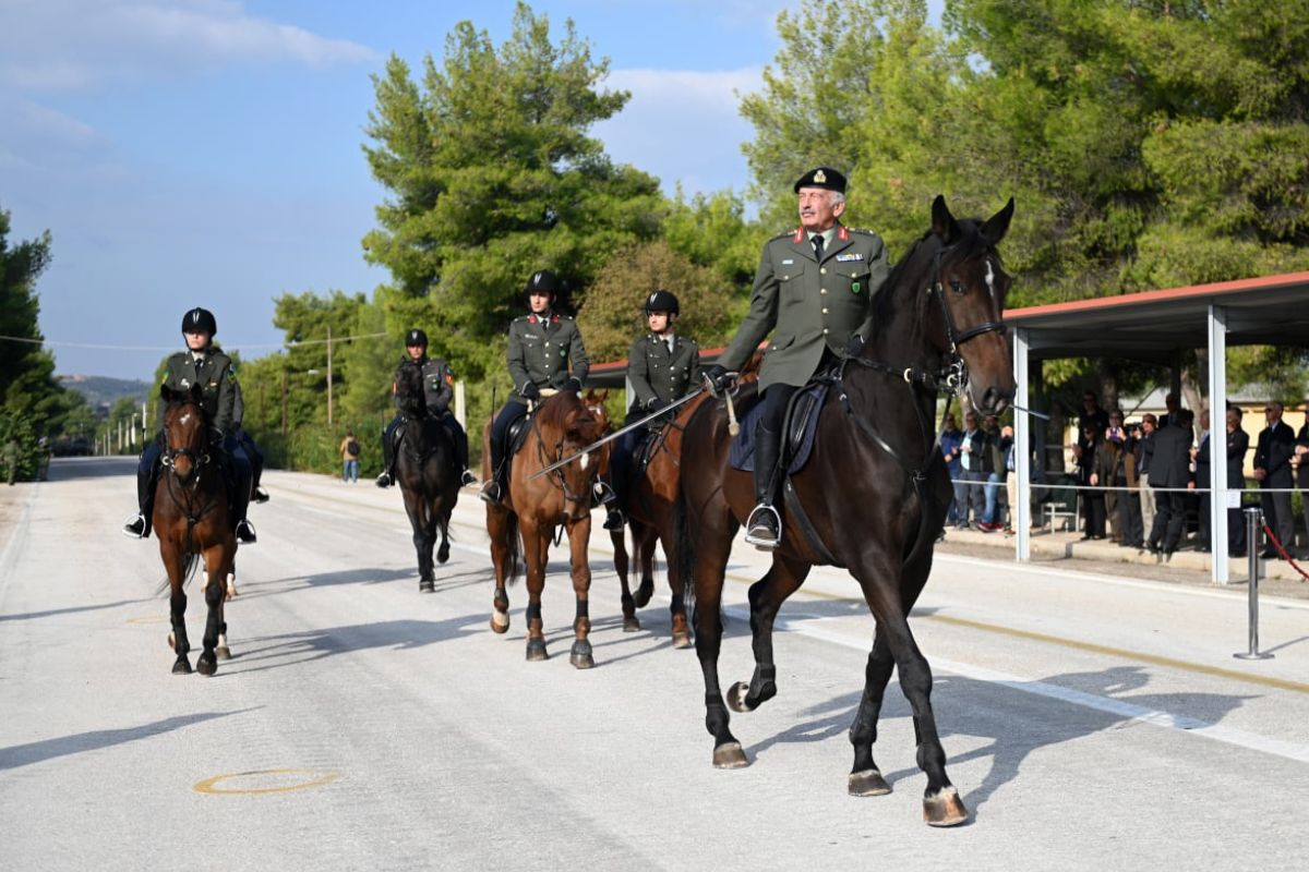 Παρασκήνιο: Γιατί το Μαξίμου τράβηξε τα γκέμια του στρατηγού Φλώρου και έκοψε τα άλογα από την παρέλαση
