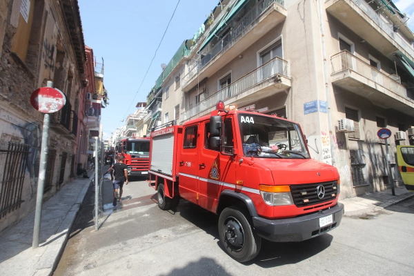 Αθήνα: Νεκρός ύστερα από πυρκαγιά σε εγκαταλελειμμένο κτήριο