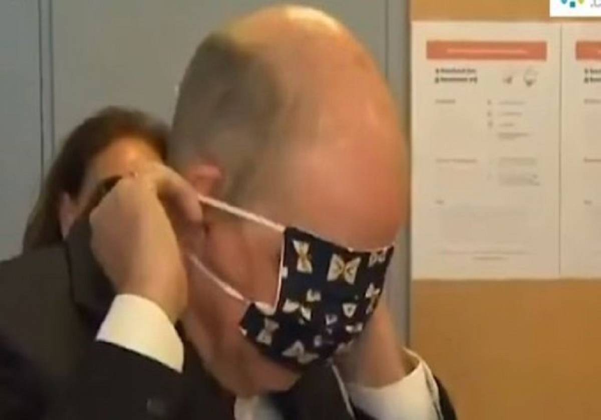 Κορονοϊός-Μάσκα: Ο αναπληρωτής πρωθυπουργός του Βελγίου δεν έχει ιδέα πώς φοριέται η μάσκα