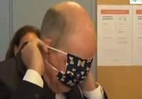 Κορονοϊός-Μάσκα: Ο αναπληρωτής πρωθυπουργός του Βελγίου δεν έχει ιδέα πώς φοριέται η μάσκα
