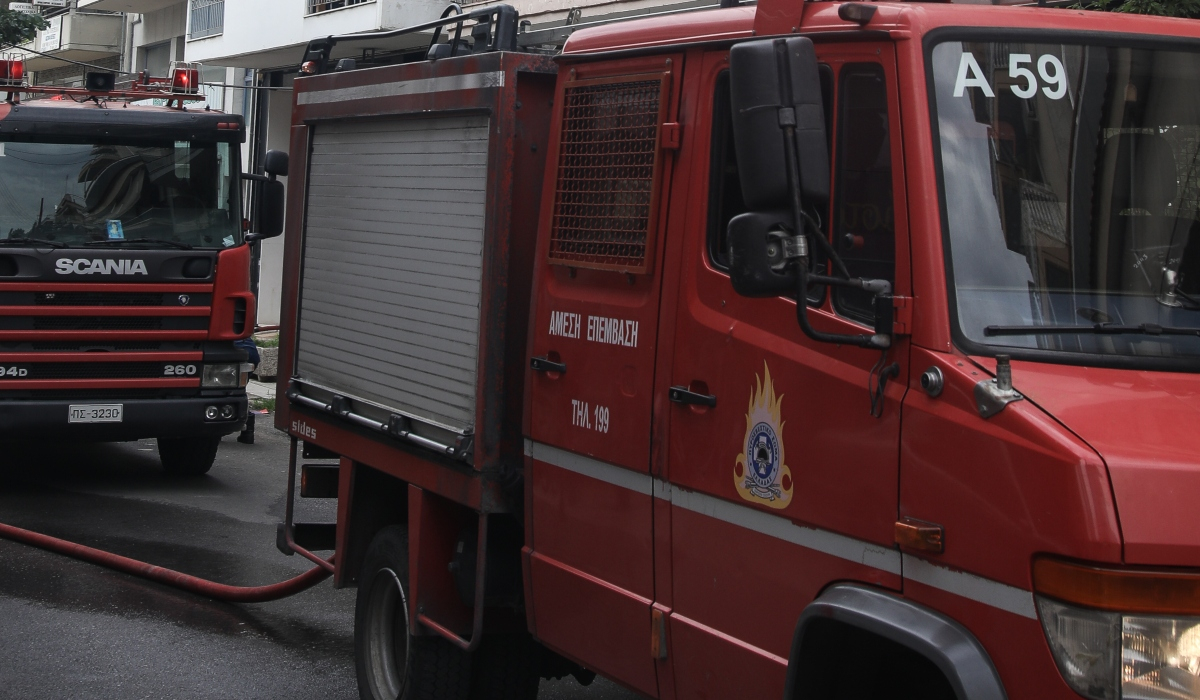 Φωτιά σε πούλμαν στη λεωφόρο Αθηνών - Πρόλαβε να φύγει ο οδηγός