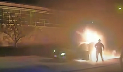 ΗΠΑ: Τρομακτικό βίντεο από τη διάσωση 84χρονου μέσα από φλεγόμενο όχημα