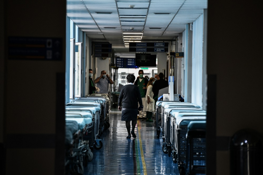 «Μάτωσαν» τα νοσοκομεία: Πάνω από 500 οι νέες εισαγωγές ασθενών με κορονοϊό - Κραυγή αγωνίας από τους γιατρούς
