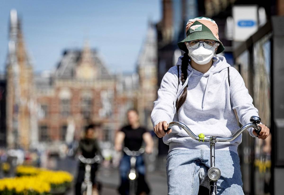 Ολλανδία: «Όχι» στην υποχρεωτική χρήση μάσκας - Σε συναγερμό η Ευρώπη