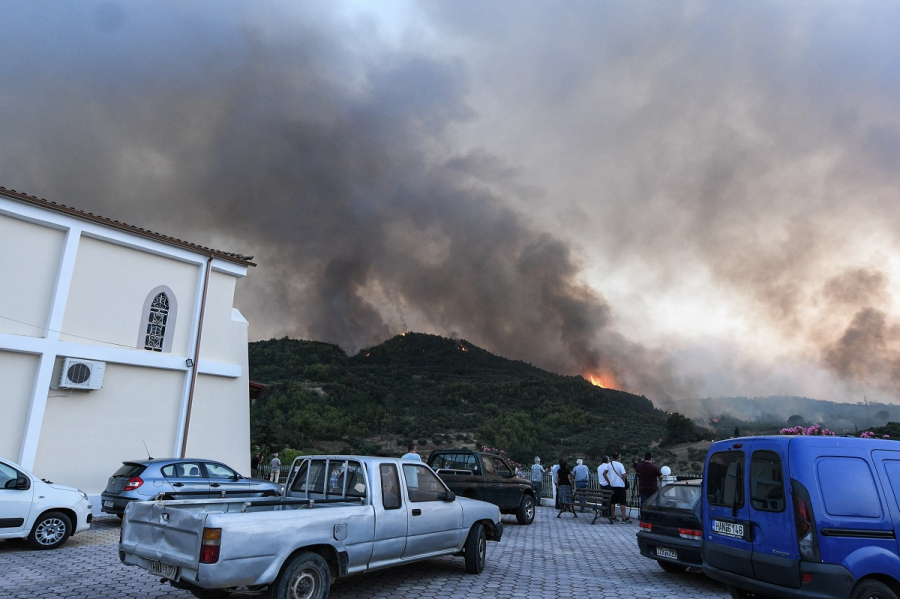 Αδιάκοπη μάχη με τη φωτιά: Μεγάλη οικολογική καταστροφή στη Δαδιά - Τα νεότερα από Ηλεία, Λέσβο, Μεσσηνία