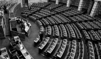 Χρήστος Σαρτζετάκης: Ενός λεπτού σιγή στη Βουλή