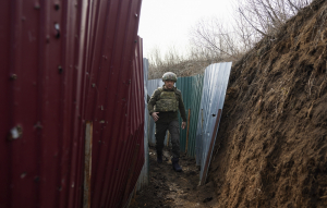 Ουκρανία: Τύμπανα πολέμου με επίκεντρο το Ντονμπάς - Διπλωματικός πυρετός και καραβάνια προσφύγων