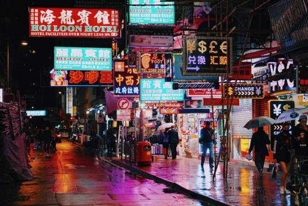 Χονγκ Κονγκ: Ανοίγουν οι κινηματογραφικές αίθουσες