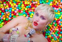 Miley Cyrus: Το νέο της music video «Midnight Sky» είναι εδώ