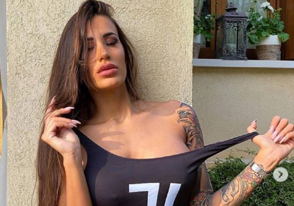 Maira Reginato: Η σέξι οπαδός της Γιουβέ δίνει το σύνθημα για την επανέναρξη της Serie A