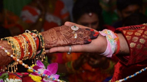 Νομοσχέδιο για υποχρεωτικό γάμο μέχρι τα 18 και πρόστιμο προτείνουν στο Πακιστάν