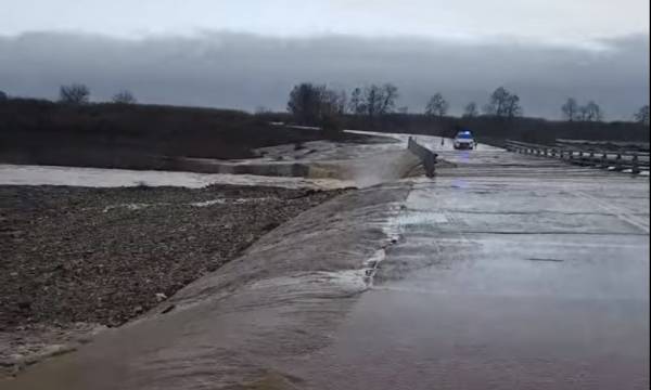 Η κακοκαιρία σαρώνει Ροδόπη και Έβρο - Ποτάμια οι δρόμοι (Βίντεο)