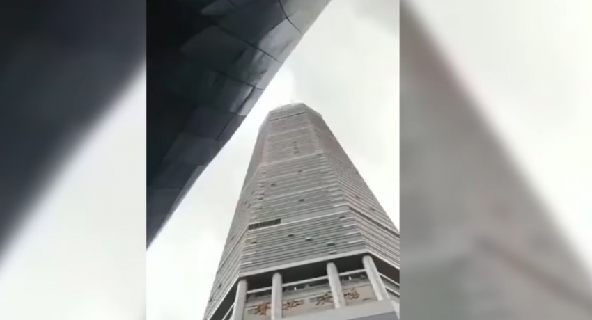 Κίνα: Ουρανοξύστης 300 μέτρων άρχισε να «τρέμει», χωρίς να γίνεται σεισμός