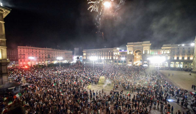 Euro 2020: Ολονύχτιοι πανηγυρισμοί σε κάθε γωνιά της Ιταλίας