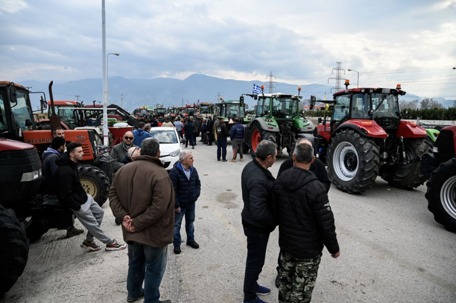 Οι αγρότες στην Αθήνα: Συνοδεία της ΕΛΑΣ το κομβόι των τρακτέρ - Αυστηρά μέτρα και κλειστοί δρόμοι