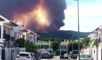 Ισπανία: Μεγάλη φωτιά στην Ανδαλουσία απειλεί σπίτια και τουριστικά θέρετρα