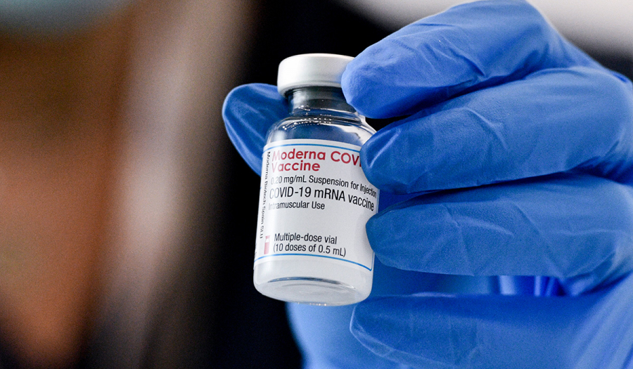 Αίτημα της Moderna στον FDA για τέταρτη δόση εμβολίου για όλους τους ενήλικες